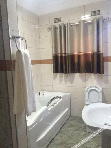 Bathroom 5, Sherbourne Hotel, Kitwe