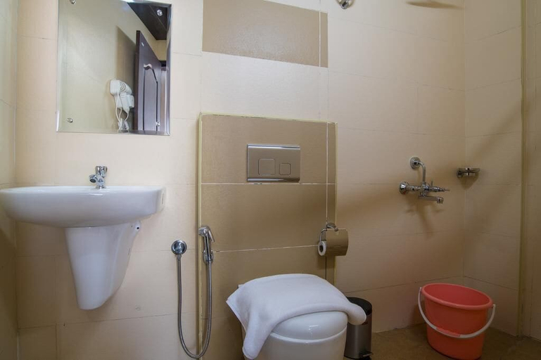 Bathroom 3, Gems9 Airport Hotel, Ernakulam