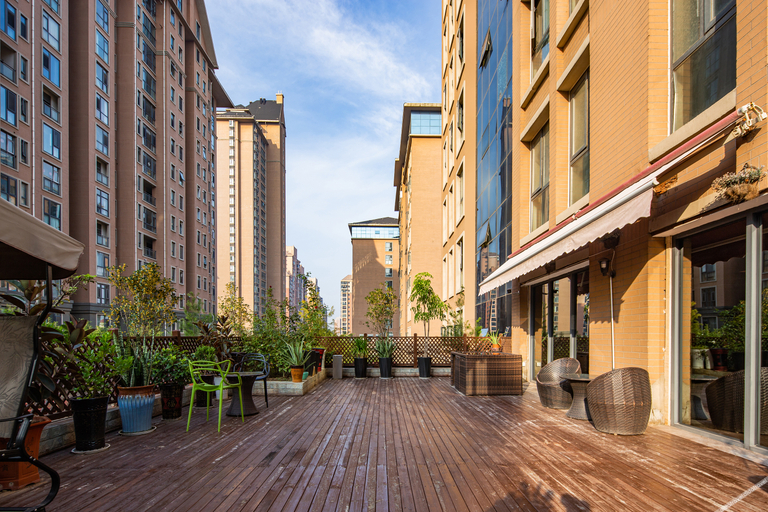 Exterior & Views