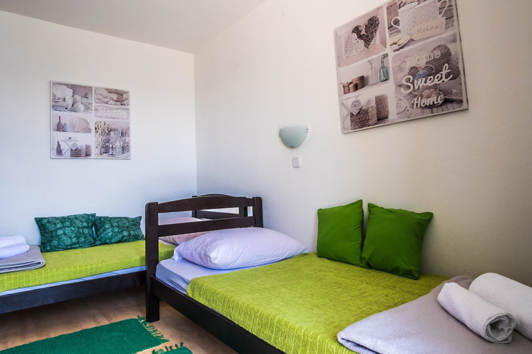 Bedroom 5, Apartment in Seline With Garden, Starigrad