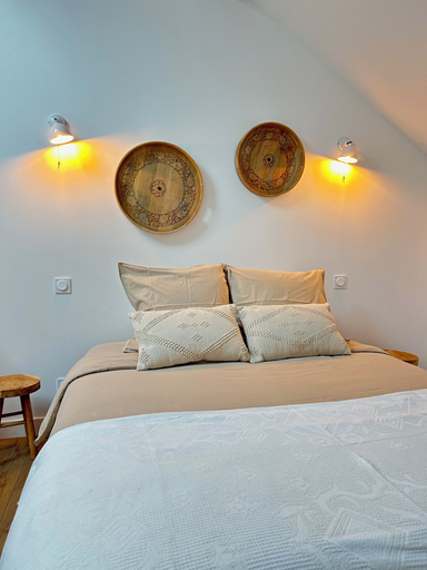 Bedroom 3, Five & You, Landes