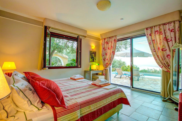 Room 4, Kalliope Villa - Classic Modern With a Splash of Glam, Ionian Islands