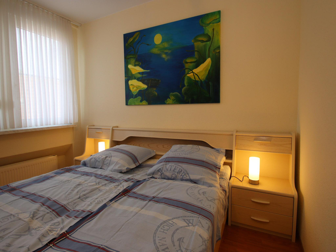 Bedroom 2, Reihenhaus, Dornumersiel, Aurich