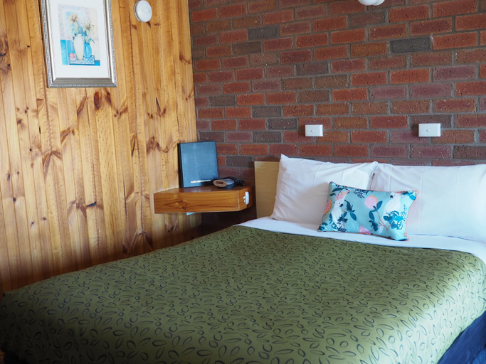 Bedroom 3, Country Road Motel St Arnaud, N. Grampians - St Arnaud