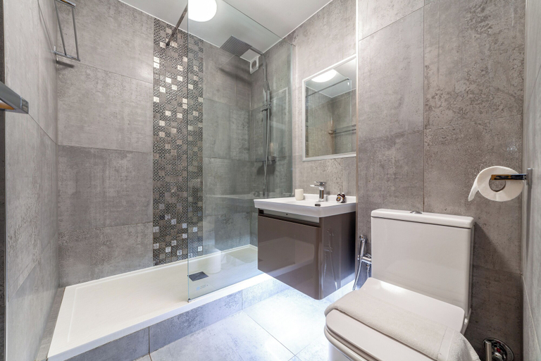 Bathroom 4, The Ealing Collection, London