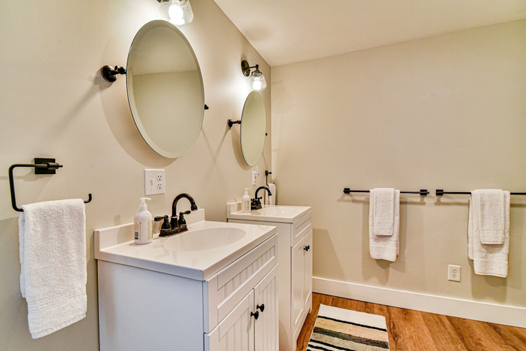 Bathroom 3, The Sunset House, Buncombe