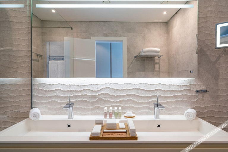 Bathroom 4, Monte Palm Beach