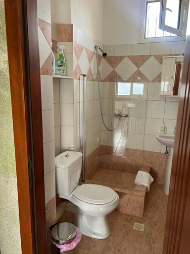 Bathroom 3, Vegoritida Apartments, Central Macedonia