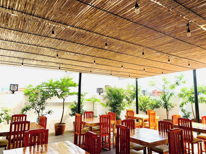 Food & Drinks, Crosswinds Residences, Parañaque