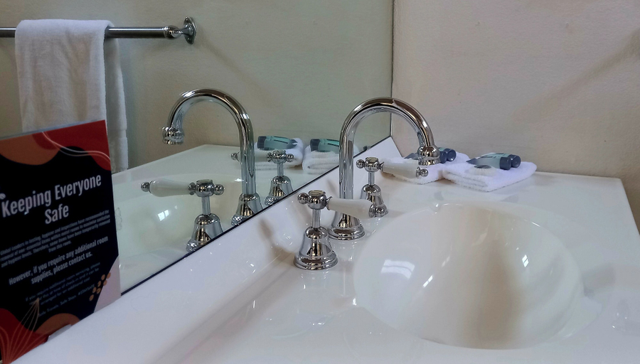 Bathroom 4, Cessnock Vintage Motor Inn, Cessnock
