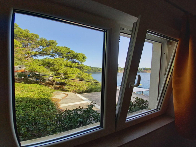 Others 3, One-bedroom apartment with terrace, Mljet