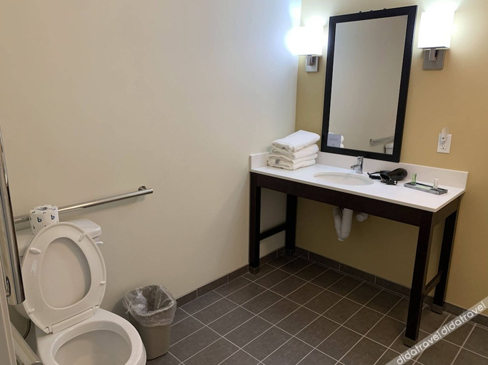 Bathroom 4, Sleep Inn North - Central York, York