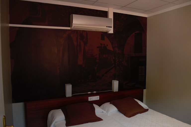 Bedroom 4, Hotel  Restaurant Guilleumes, Barcelona