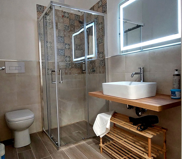 Bathroom 4, Il Sogno Siciliano, Trapani