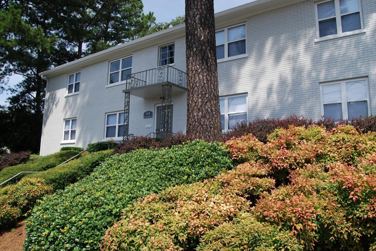 Room 2, B1bl Cute Condo Walkable to Midtown 1 Block From Marta, Atlanta