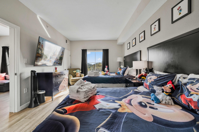 Room 3, Lake Buena Vista Suite 2 Queens, Orange