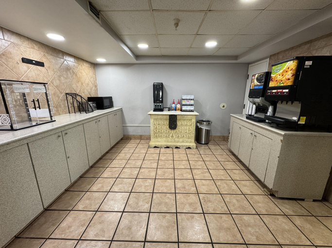 Others 5, Super 8 by Wyndham Savannah, Chatham