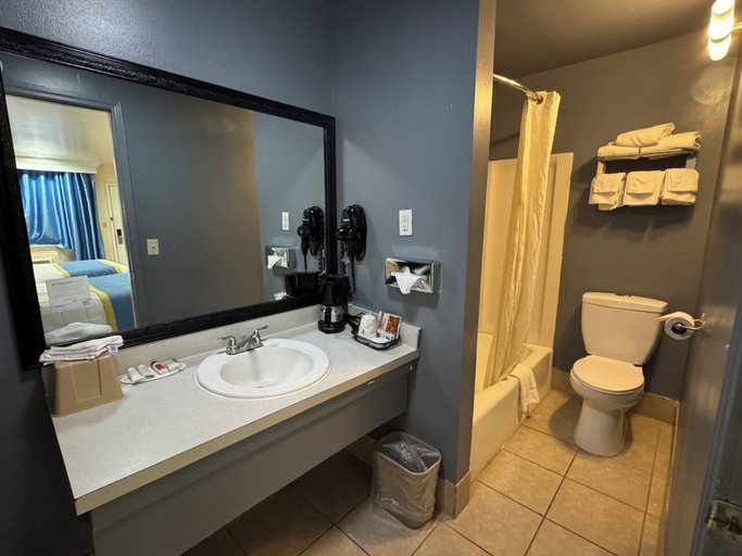 Bathroom 4, Red River Inn, Wilbarger