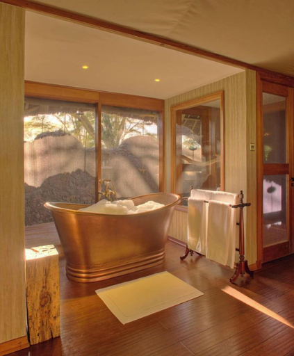 Bathroom 2, Finch Hattons, Voi