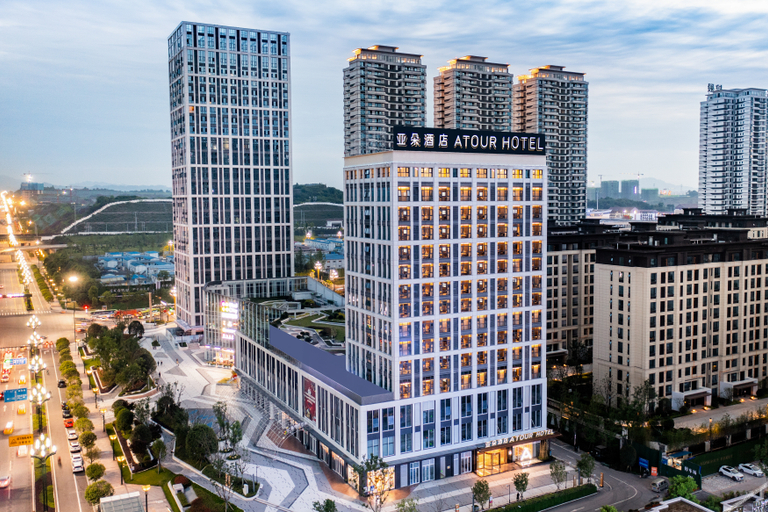 Exterior & Views