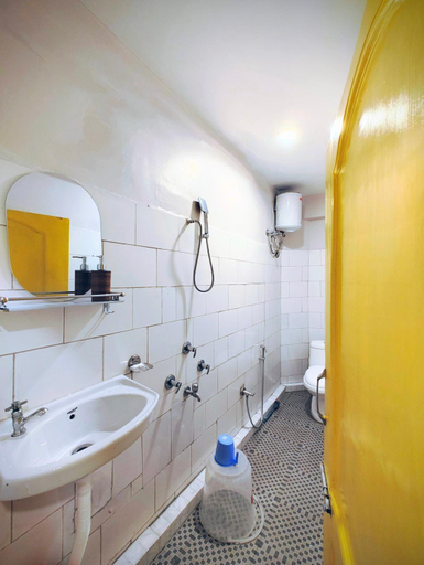 Bathroom 5, Hidden Monkey Backpackers, Darjeeling, Batasia, Darjiling