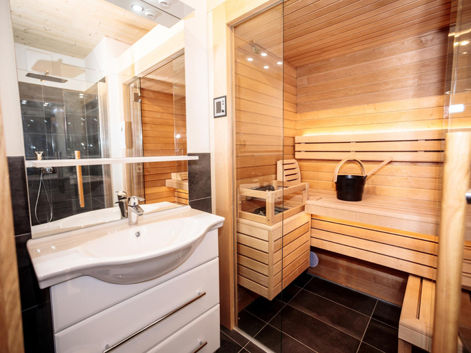 Bathroom 2, Haus Apartments, Liezen