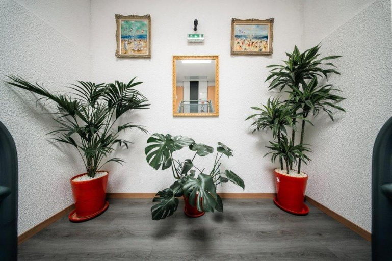 Public Area 2, Brit Hotel La Bonne Etape, Eure
