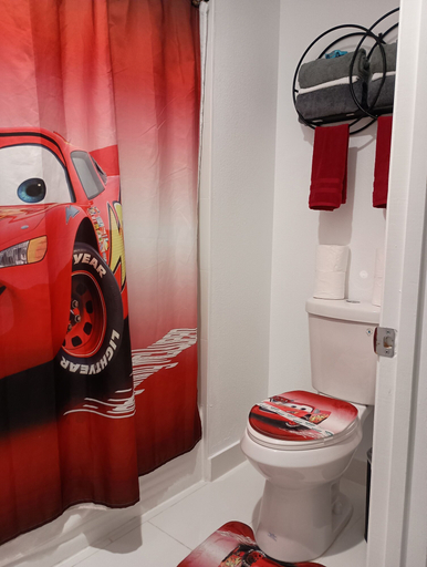 Room 3, Free Shuttle 2 Queen Disney Area, Orange
