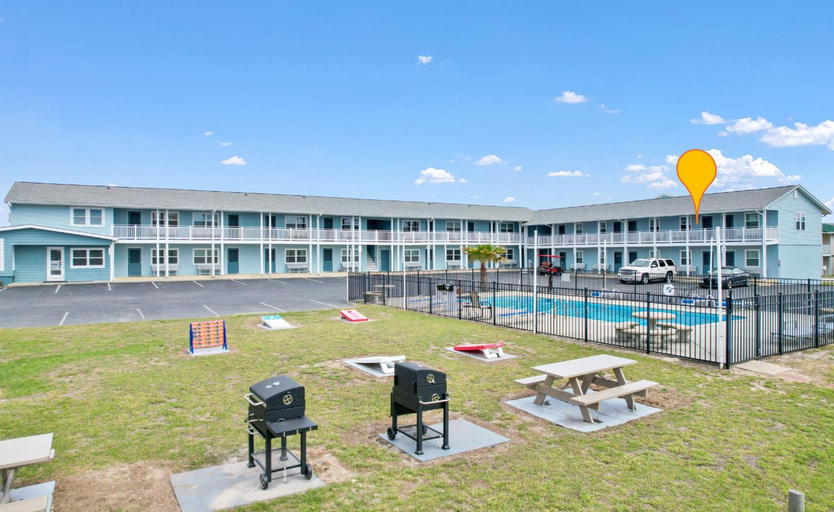 Others 5, ON ISLAND Ocean View Beachy Studio in Campy 1970s Converted Motel, Brunswick