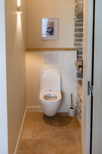 Bathroom 4, Les Terres Aoyama, Gard
