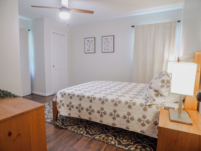 Bedroom 2, Oaken Hill, Buncombe