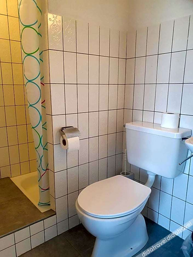 Bathroom 3, Erlebnisland Grizzlybär, Thun