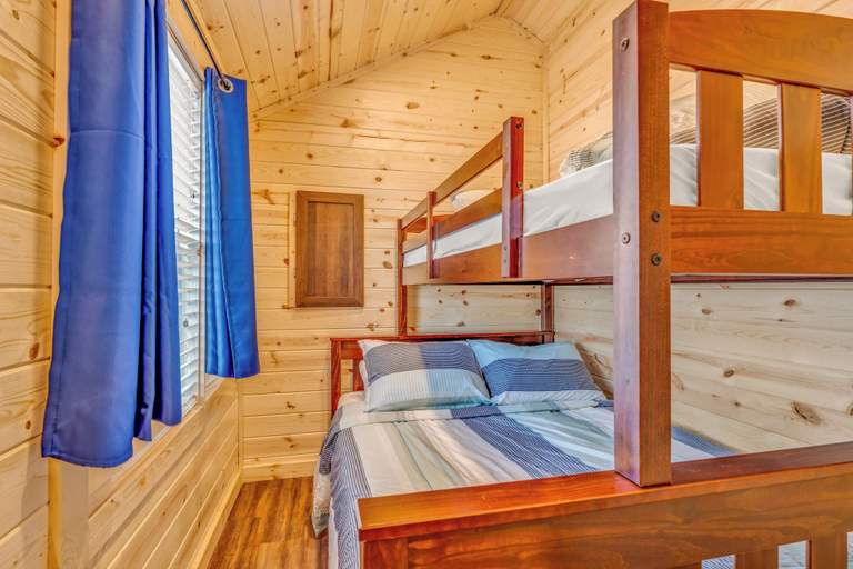 Bedroom 2, Cabins at Bonefish Bay, Monroe
