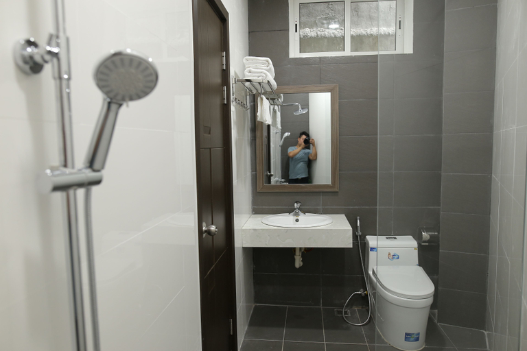 Bathroom 3, La Habana House, Huế