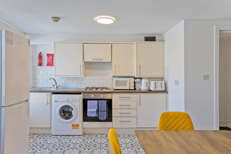 Others 5, Imperial Corner House-Whitechapel Apartment, London