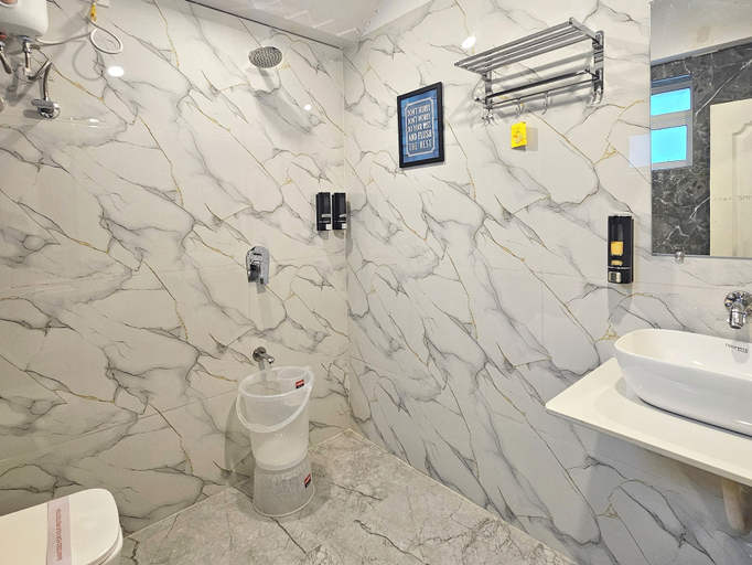 Bathroom 3, Astha Kandivali Service Apt, Mumbai Suburban