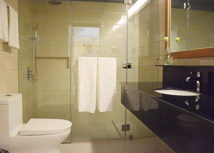 Bathroom 5, Commander Suites de Boracay, Malay