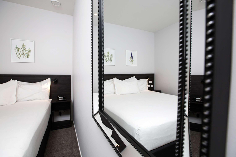 Bedroom 2, The Metrotel, New Plymouth