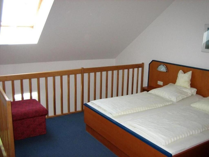 Bedroom 3, Hotel Sonnenhof - Tante ALMA’s Sommerfrische, Passau