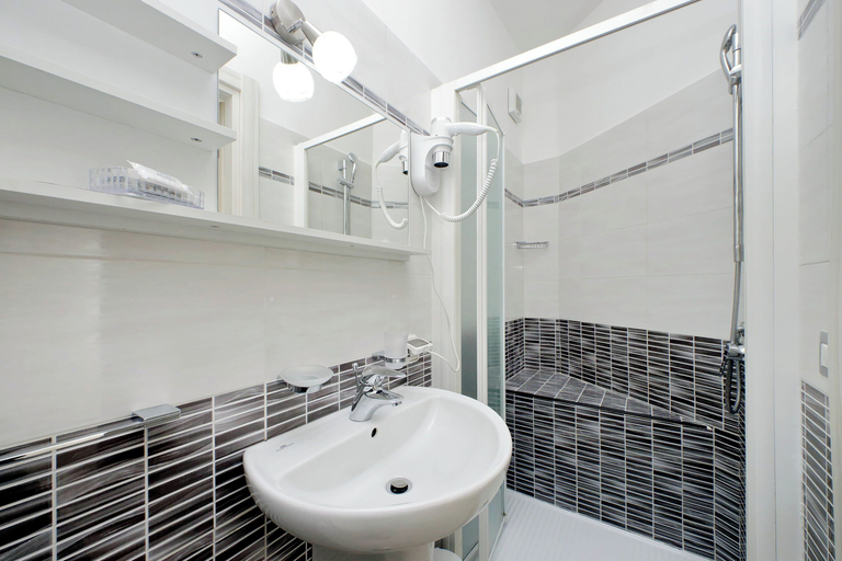 Bathroom 5, B&B Giuly, Rome
