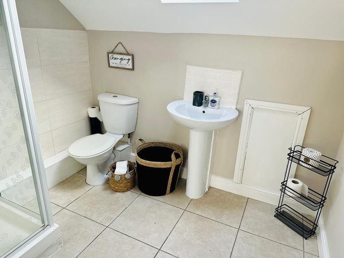 Bathroom 2, Beighton Hubs - Stay Angels, Sheffield