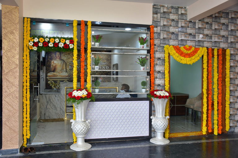 Others 5, Kavuri Grand, Guntur