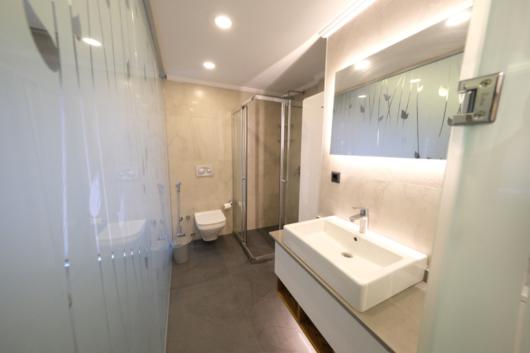 Bathroom 5, Sky Garden Suites, Yüreğir