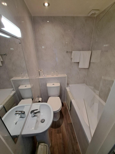 Bathroom 4, Scarisbrick Hotel, Sefton