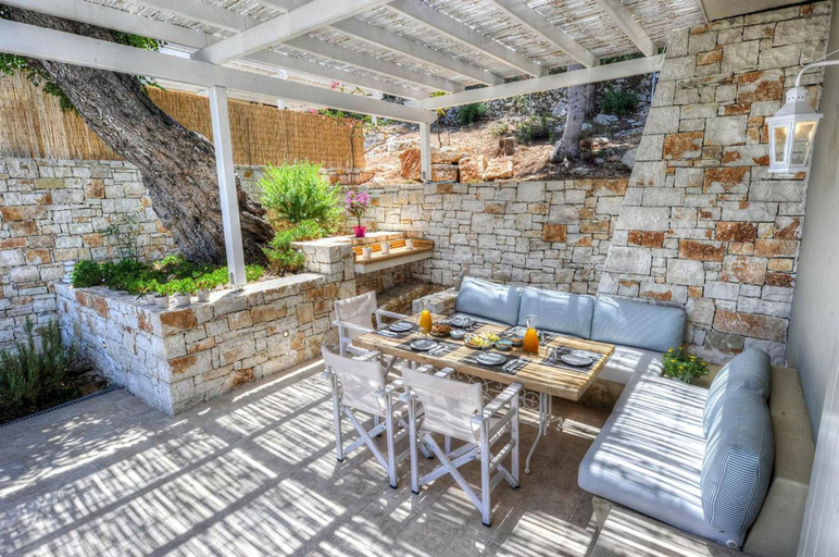 Room 2, Apeiron II Villa - Sunny Modern Pool - Walk to Gaios, Ionian Islands