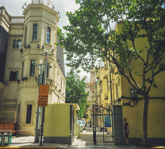 Exterior & Views