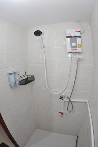 Bathroom 4, Sharky's Hostel, Pai