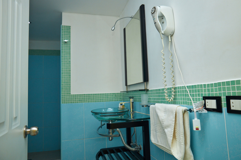 Bathroom 3, La Vita E' Bella Hotel Ristorante, Santo Domingo Este
