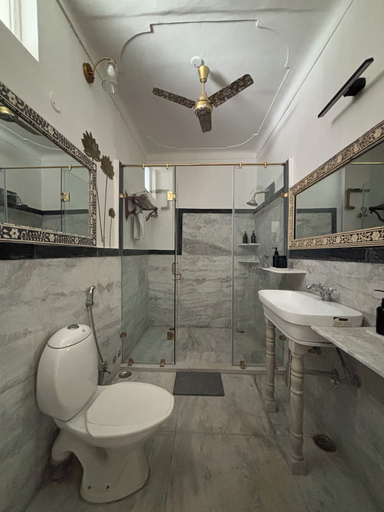 Bathroom 3, Kintsugi at Rangniwas, Udaipur