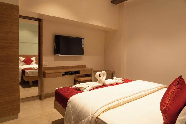 Bedroom 4, The Paradise Hotel - Luxury Stay, Kancheepuram
